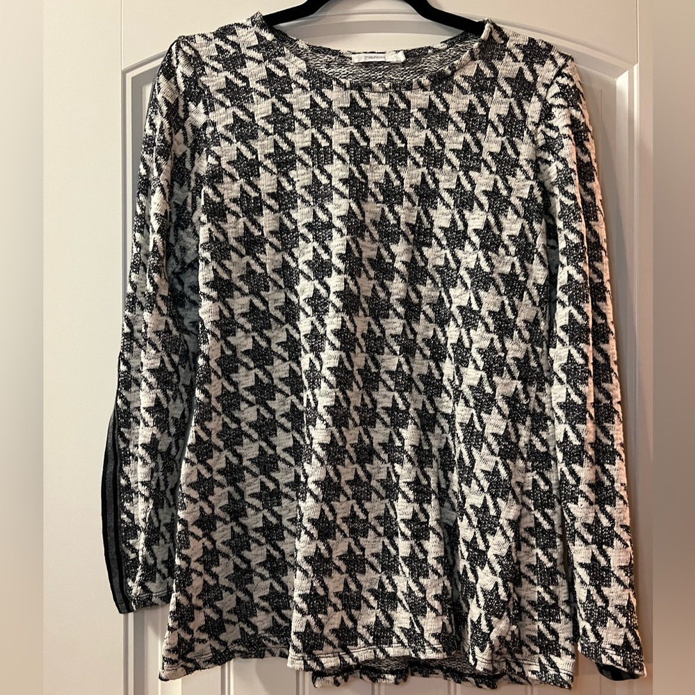 Size small tunic length long sleeve shirt
